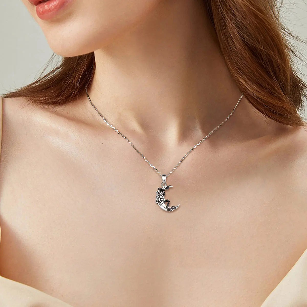 Necklane Black Serpent