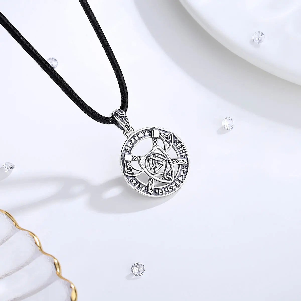 Necklace Viking Pattern Knot Pendant