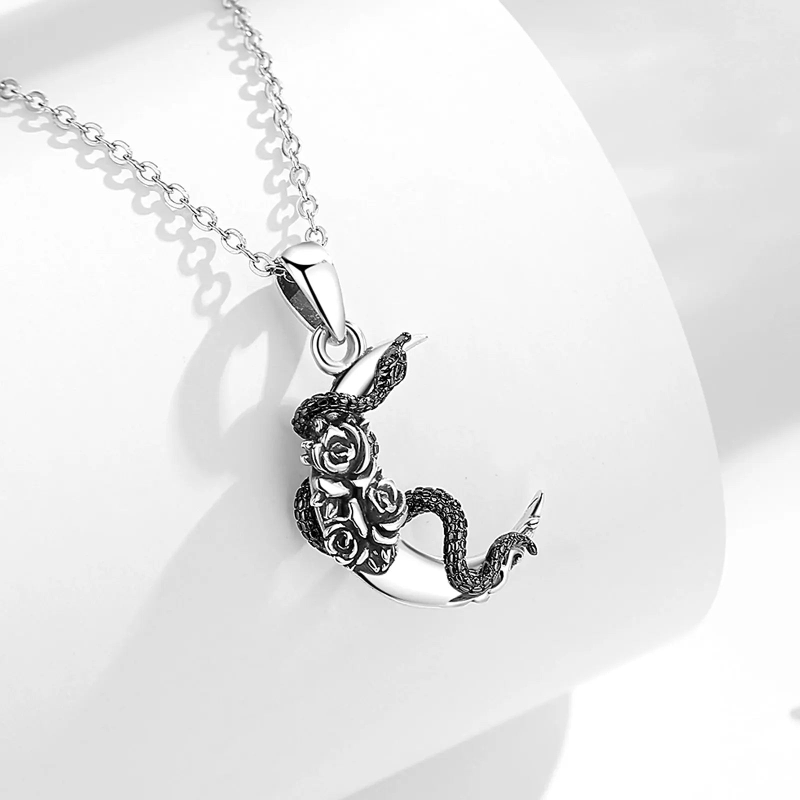 Necklane Black Serpent